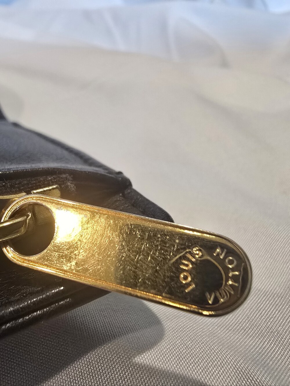 AUTHENTIC Louis Vuitton Long Wallet – Classic Flap & Clasp – Amelia Mahina-black - Picture 8 of 11